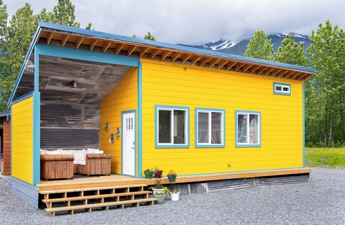 Valdez Cabin | Charming tiny home with WiFi in Valdez. Perfect for 2!