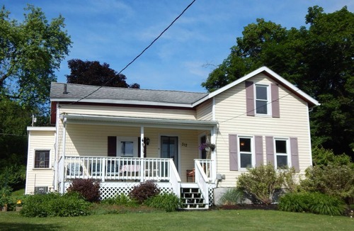 Town of Reading House | Charming Village home near downtown Watkins Glen!