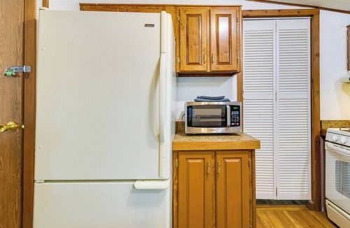 Town of Reading House | Charming Watkins Glen Home w/Deck & Yard!