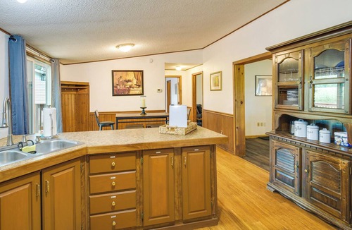 Watkins Glen Cottage | Charming Watkins Glen Home w/Deck & Yard!