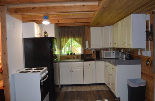 Carlton Cabin | CHASIN' MEMORIES, Cozy, rustic cabin. Close to many boating and fishing lakes.
