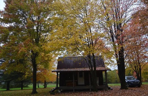 Carlton Cabin | CHASIN' MEMORIES, Cozy, rustic cabin. Close to many boating and fishing lakes.