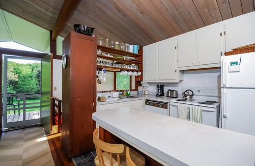 Matunuck House | "Chat's on the Rocks".Secluded Family Friendly Comfort