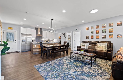 Rossville Apartment | ChattVistas-NatPrks-VIEWS-2bd/2ba-5min2TN-Sleeps6+