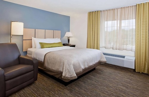 Ashley Oaks Hotel | Check out East Tennessee History Center! 2 Family-friendly Units W/Kitchens!