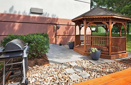 Ashley Oaks Hotel | Check out East Tennessee History Center! 2 Family-friendly Units W/Kitchens!