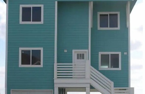 Port Aransas House | Cheerful 4 Bedroom home with beach views!