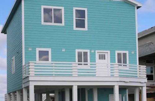 Port Aransas House | Cheerful 4 Bedroom home with beach views!