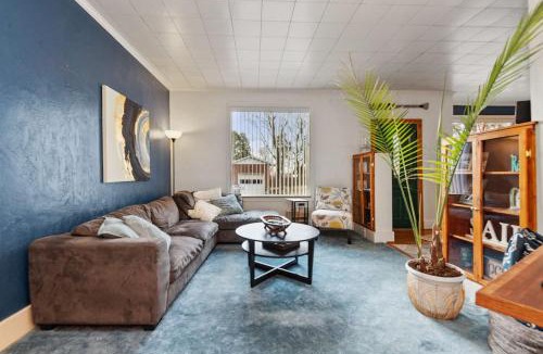 New Kensington House | Cheerful Home | Fire Pit | Sleeps 8
