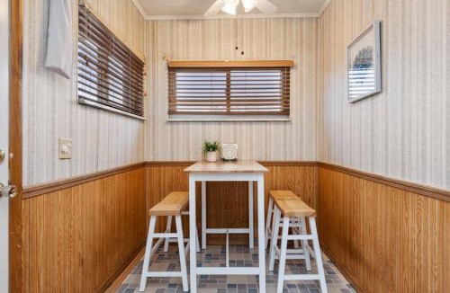 New Kensington House | Cheerful Home | Fire Pit | Sleeps 8