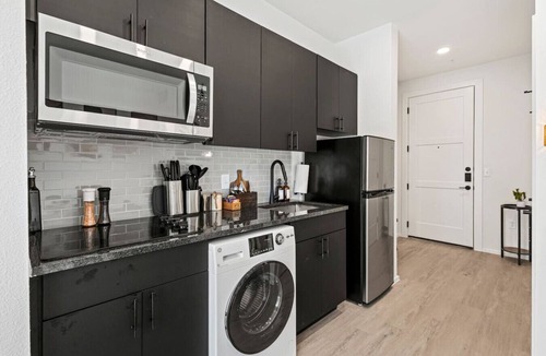 Oak Cliff Apartment | Chic Bishop Arts Suite | Fitness + Yoga + Games