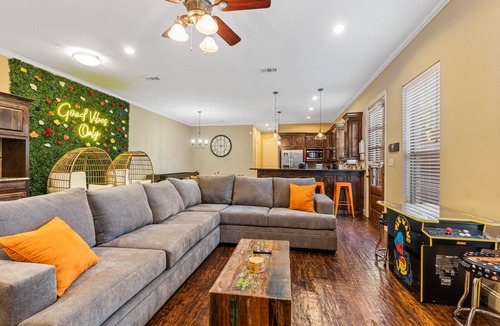 Glencoe House | Chic Home with Massage Chair & Secret Library