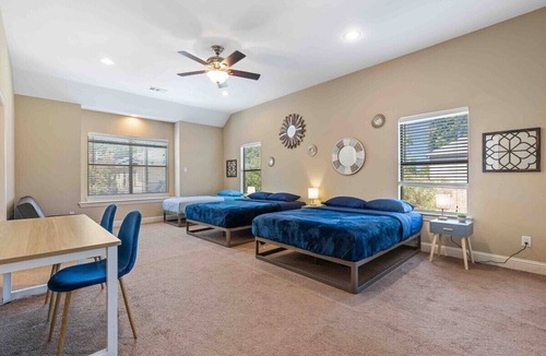 Glencoe House | Chic Home with Massage Chair & Secret Library