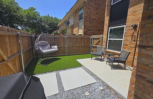 Dallas Apartment | Chic Luxury Getaway - 3 min to Love Field