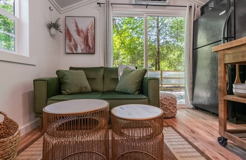 Greenville Cabin | Chic PRIVATE cabin in the woods -> queen bed, deck, high-speed Wifi