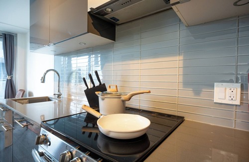 Church and Wellesley Apartment | Chic Studio APT w/private balcony & fast Internet