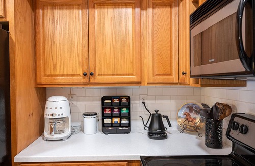 Ballston Spa House | Chic Townhouse Near SPAC, Restaurants, 3 bedrooms, King Beds, Pet Friendly