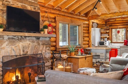 Boothbay Harbor Cabin | Chic, updated log cabin nestled in the pine trees of Sprucewold!