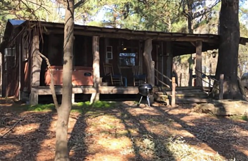 Eustace Cabin | Cici's one bedroom cabin at Bluegill Lake Cabins
