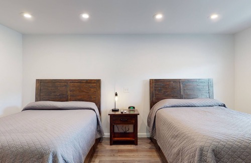 North Lake George Hotel | Circle Court Motel