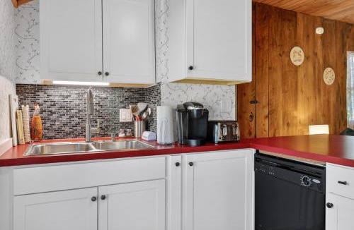 West Seneca Apartment | City Explorer Basecamp Buffalo Duplex