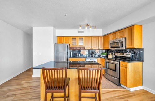 Ohio City Apartment | City-Luxe, Free Parking, 24/7 Gym