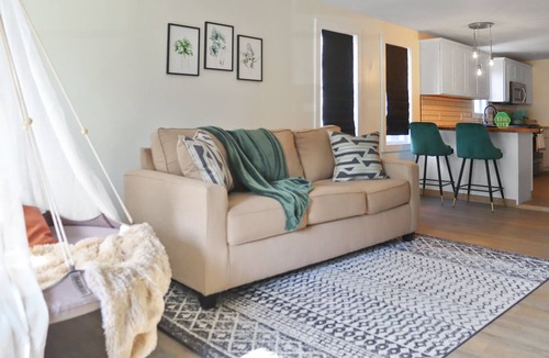Black Rock Apartment | City Oasis - Historic Blackrock- Pets and Parking