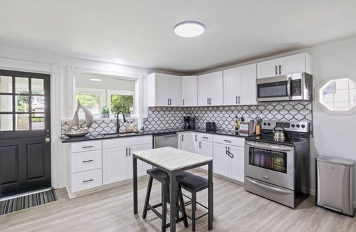 Canandaigua House | City of Canandaigua | 4 BR | 5 Mins to All Venues