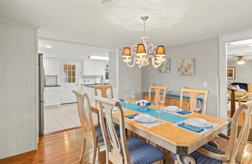 South Lima House | Civil War Era Home, w/King Bed, Finger Lakes, Hot Tub & GAME ROOM