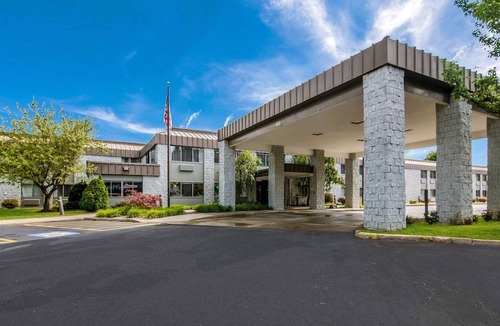 Jamestown Hotel | Clarion Pointe Jamestown - Falconer