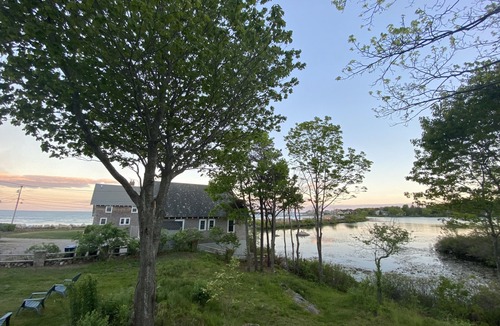 Fortunes Rocks Cottage | Classic 4 BR cottage steps from the beach: off-season rental inquiries welcome!