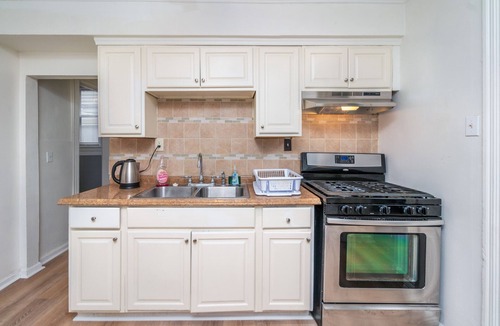 Front Park Apartment | Classic Buffalo Apt. Close to Downtown and Elmwood