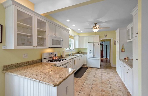 Grandview Heights House | Classic Charm on Ashland – For 8