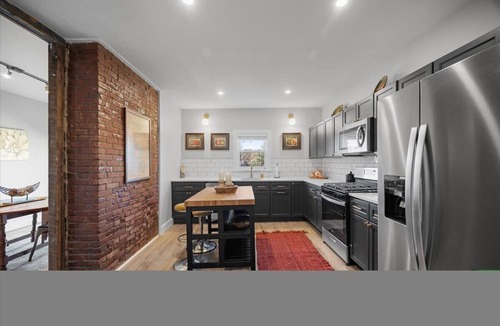 Crafton House | Classic Pittsburgh 4 Square - Easy Access to Town and Airport!