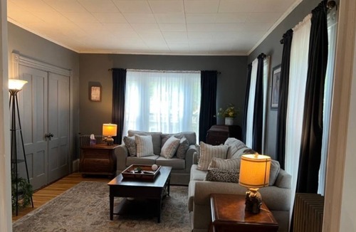 Auburn House | Clean, secure, fully furnished 2nd floor home