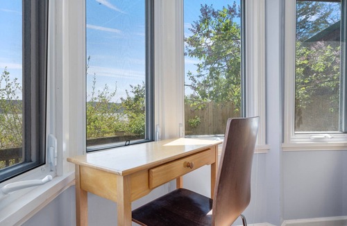 Northwest Ithaca House | Clean Well Maintained Cayuga Lake Perfect For Families, Wineries, College Visits