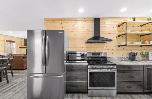 Lancaster Cabin | Clear Creek Valley Cabins- Deer View