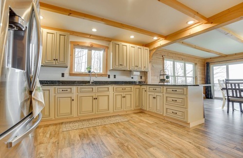 Woodland Cabin | Cliffside Cabin | Hot Tub, Pickleball, Fire Pit + More!