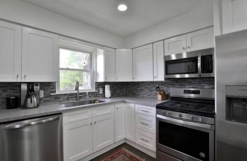 Central Clintonville House | Clintonville Cottage- Close to OSU & Downtown
