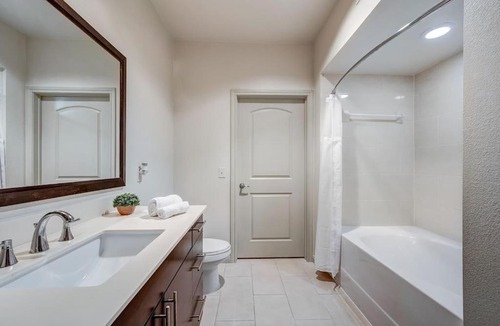 South Main Apartment | Close 411
