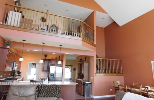 Rushville House | Close to Canandaigua and Finger Lakes. Near wineries and breweries/HOT TUB