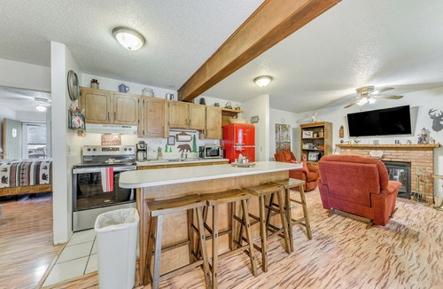 Cloudcroft Cabin | Cloudcroft Retreat w/Hot Tub, Grill, & Deck!
