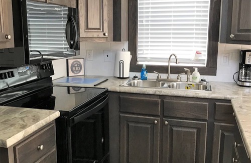 Rockport Cabin | Coast Oak -Beautiful New Tiny Cottage - Perfect Family Getaway