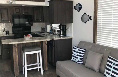 Rockport Cabin | Coast Oak -Beautiful New Tiny Cottage - Perfect Family Getaway