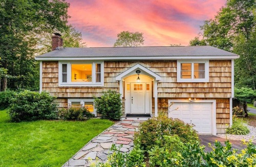 Yarmouth House | Coastal, 3 bedroom, 2 bath home with pool!