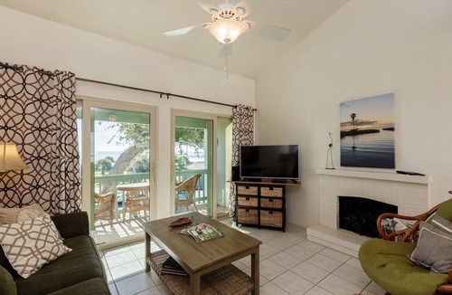 Sailhouse Condo | Coastal Charm | Pet Friendly, Pool + Tennis Access