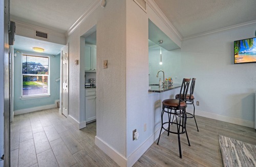 Bay Area Condo | Coastal Condo + Near Oso Bay & Padre Beaches | Seaside Haven