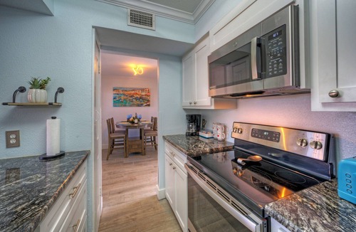 Bay Area Condo | Coastal Condo + Near Oso Bay & Padre Beaches | Seaside Haven
