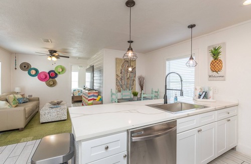 Port Aransas House | Coastal Cool-2/2, Close to the Beach! Private HEATED Pool