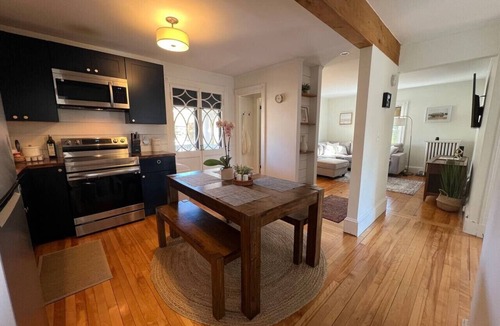 Pond Cove Apartment | Coastal Farmhouse vibe, walk to restaurants,shops & beach, 7 Minutes to Portland